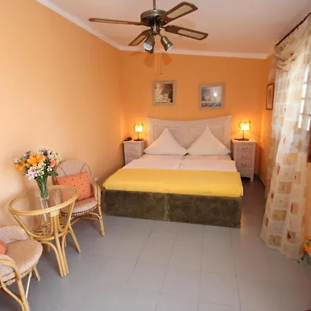 Parlour-uvi By Interhome *